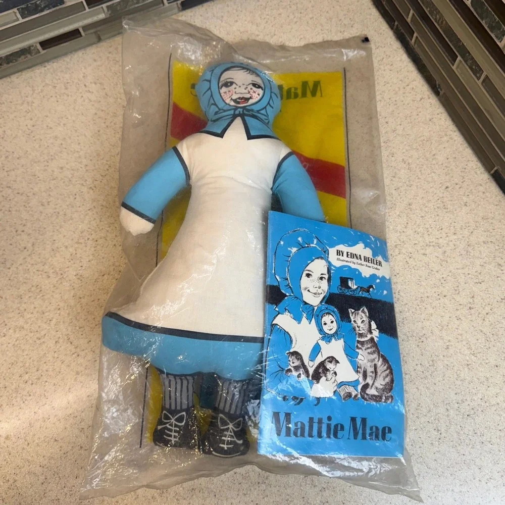 VTG Mattie Mae Amish Doll and Storybook Set by Edna Beiler Vintage Plush 15